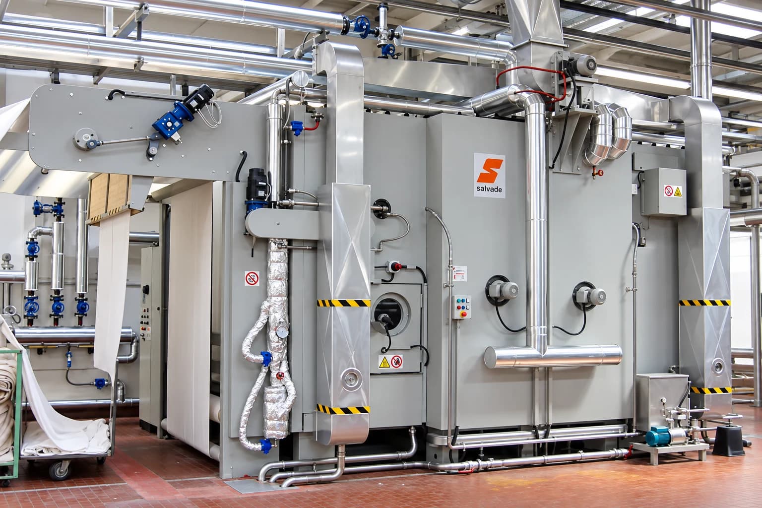Industrieller Kontinuedämpfer von Salvadè in einer Produktionshalle