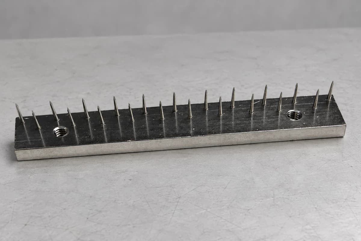 Basilico stenter clip with pins for a textile stenter